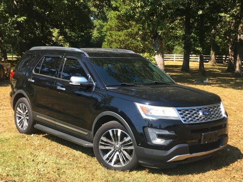 Used 2017 Ford Explorer Platinum AWD/4WD image 7