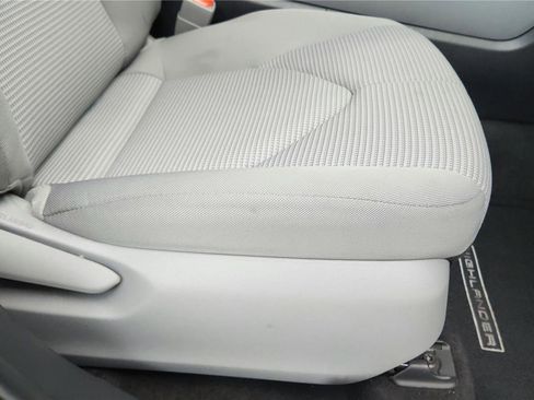 Used 2023 Toyota Highlander L image 33