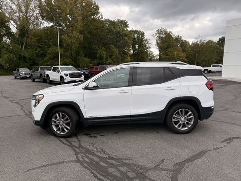 Certified 2023 GMC Terrain SLT image 2
