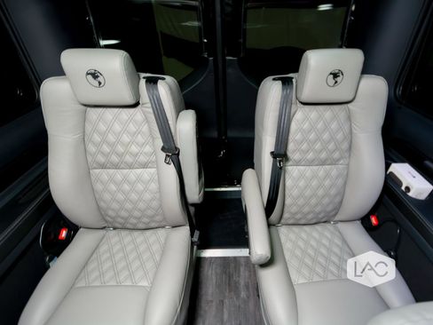 Used 2025 Mercedes-Benz Sprinter 2500 image 25