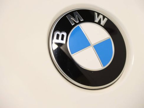 Used 2023 BMW 760i xDrive image 32