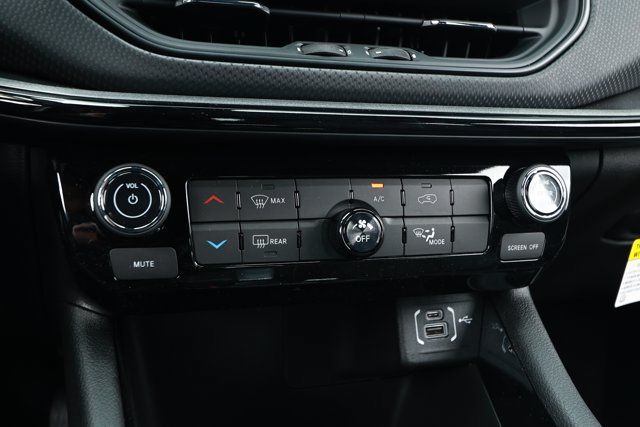 New 2026 Jeep Compass Latitude AWD/4WD image 18