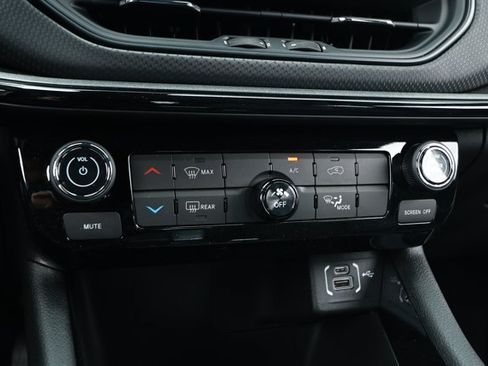 New 2026 Jeep Compass Latitude AWD/4WD image 18