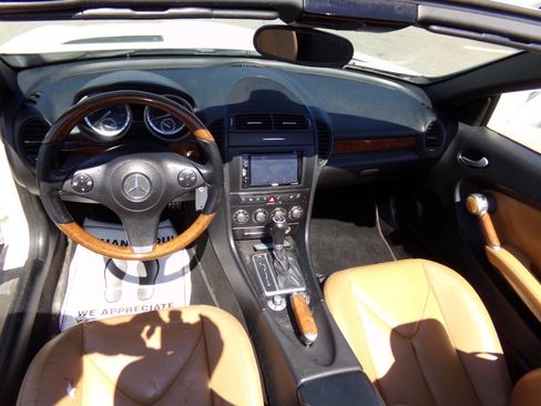 Used 2011 Mercedes-Benz SLK 300 image 12