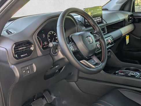 Certified 2025 Honda Pilot TrailSport image 3