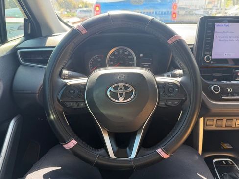 Used 2022 Toyota Corolla Cross LE FWD image 6