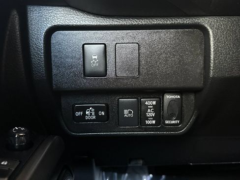 Used 2021 Toyota Tacoma TRD Off-Road w/ Technology Package AWD/4WD image 25