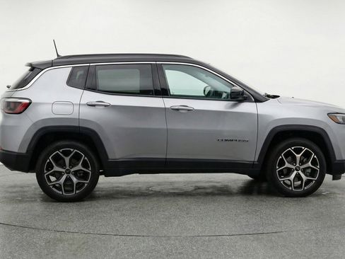Used 2025 Jeep Compass Limited image 11
