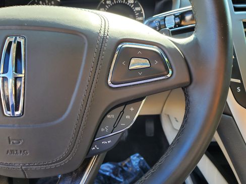 Used 2017 Lincoln MKZ Reserve FWD image 18