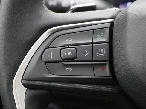 Used 2025 Jeep Grand Cherokee Altitude AWD/4WD image 18