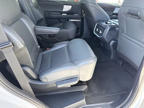 Used 2025 Ford Expedition Active image 13