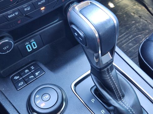 Used 2019 Ford Ranger Lariat w/ Black Appearance Package image 21