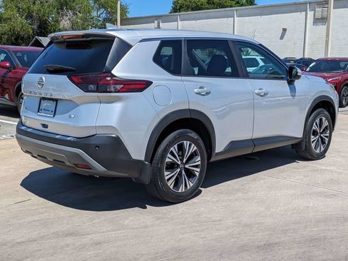 Used 2023 Nissan Rogue SV FWD image 6