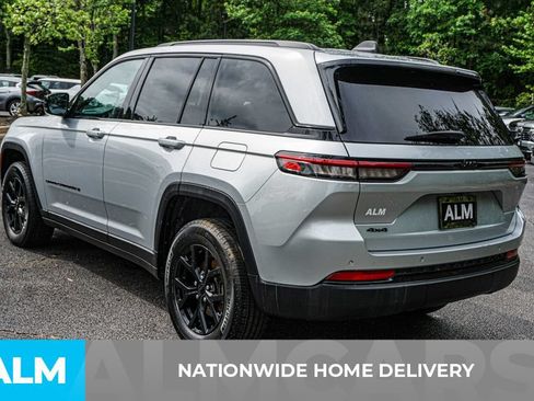 Used 2025 Jeep Grand Cherokee Altitude AWD/4WD image 4