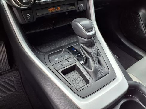 Used 2021 Toyota RAV4 XLE Premium w/ Carpet Mat Package (TMS) FWD image 8