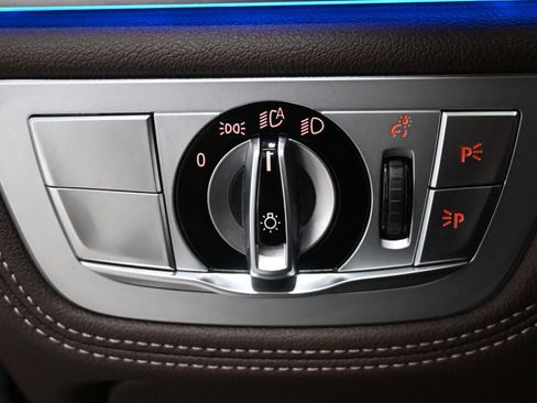 Used 2020 BMW 740i xDrive w/ Premium Package image 30