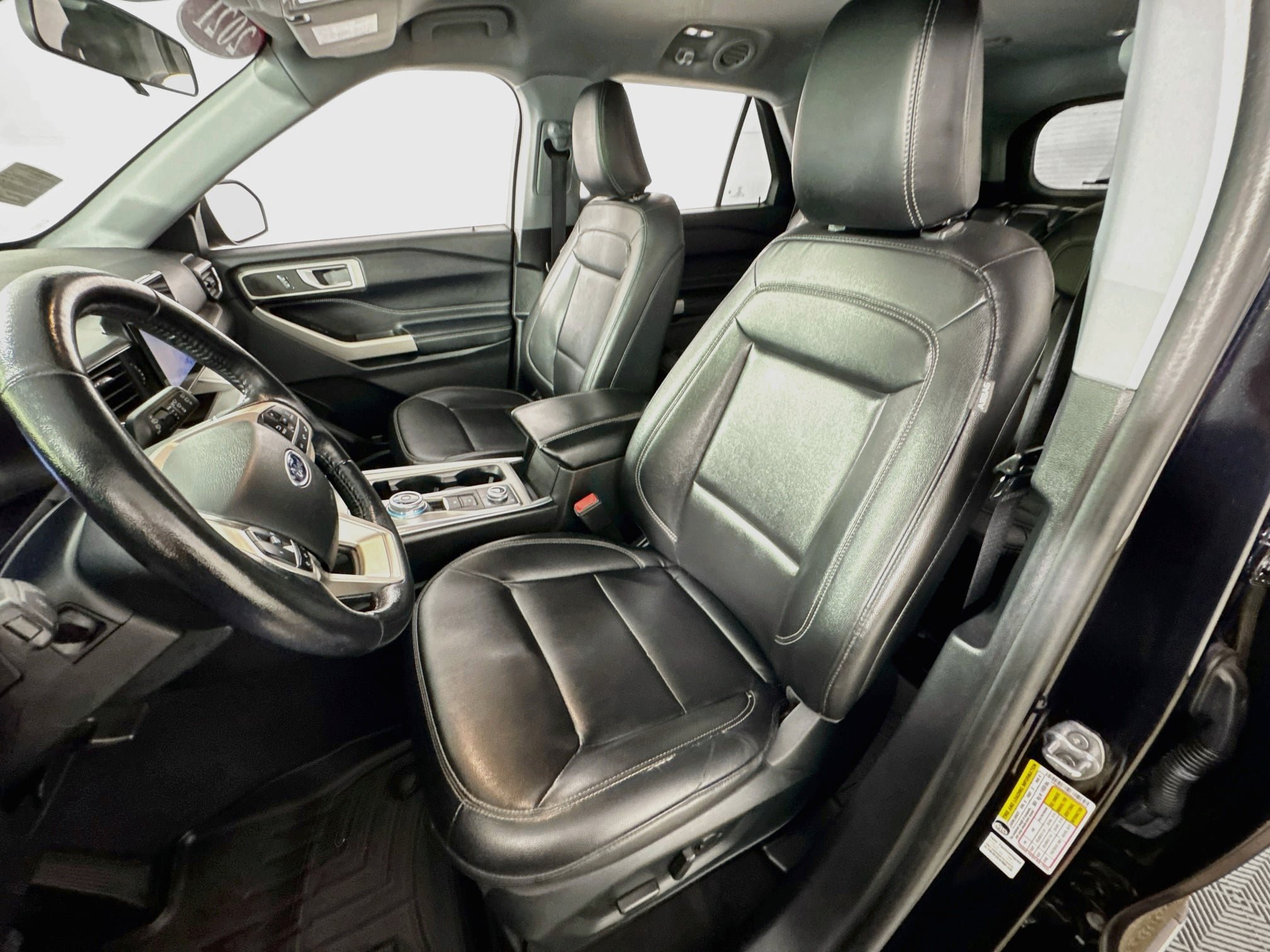 Used 2021 Ford Explorer XLT w/ Equipment Group 202A AWD/4WD image 13