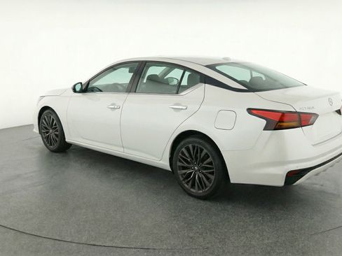 Used 2025 Nissan Altima 2.5 SV image 9