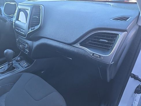 Used 2021 Jeep Cherokee Latitude image 74