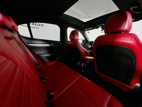 Used 2022 Alfa Romeo Stelvio Veloce image 24