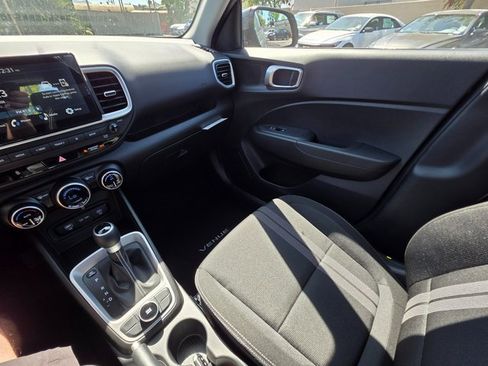New 2025 Hyundai Venue SEL image 32