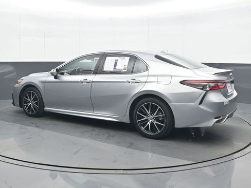 Used 2023 Toyota Camry SE FWD image 4