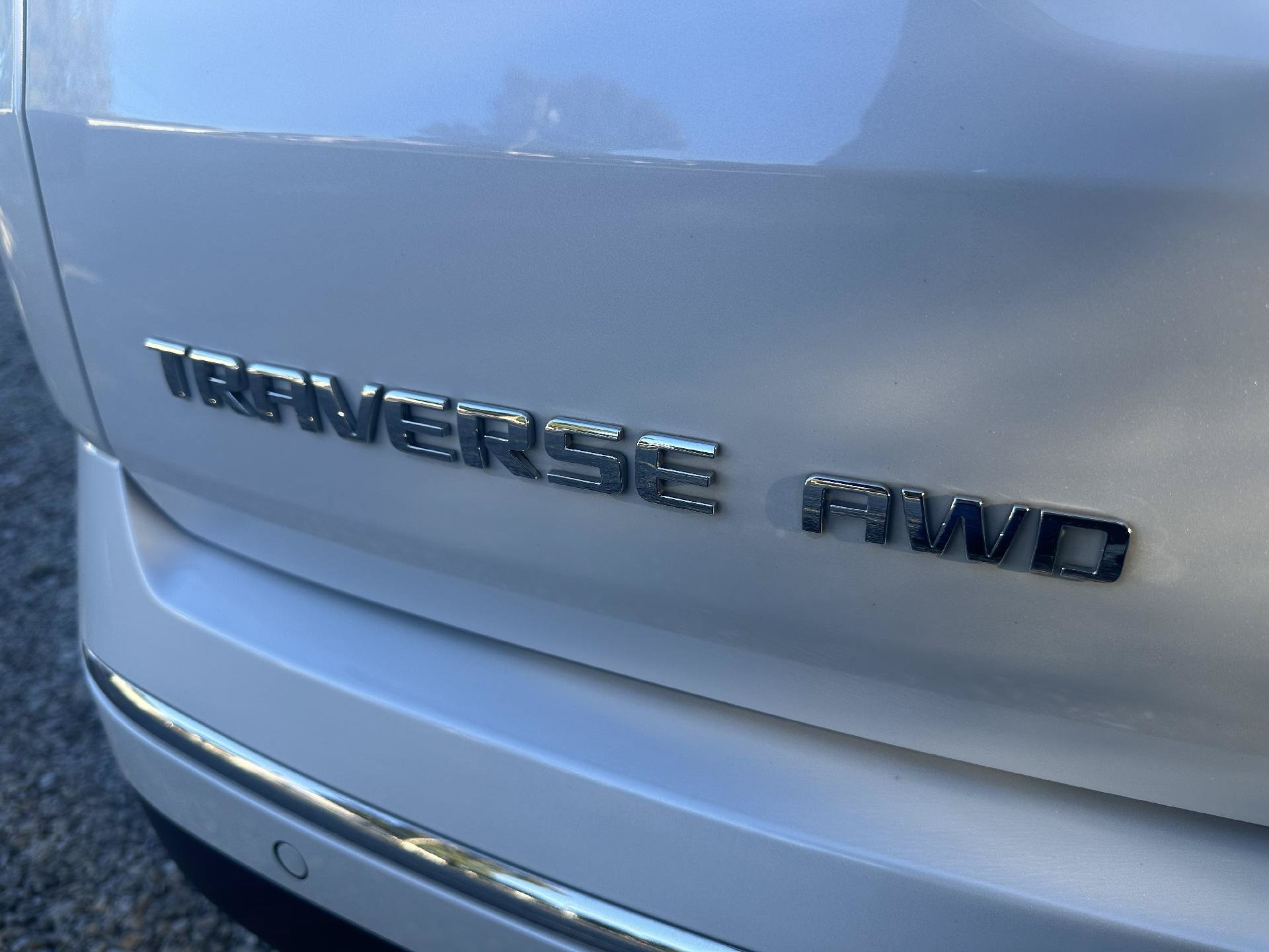 Used 2022 Chevrolet Traverse High Country w/ LPO, Floor Liner Package AWD/4WD image 6