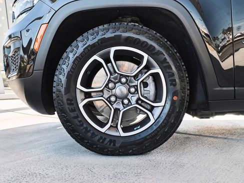 Used 2022 Jeep Grand Cherokee Trailhawk w/ Advanced Protech Group II AWD/4WD image 3