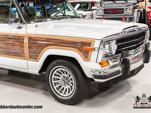 Used 1991 Jeep Grand Wagoneer 4dr Wagon 4WD image 33
