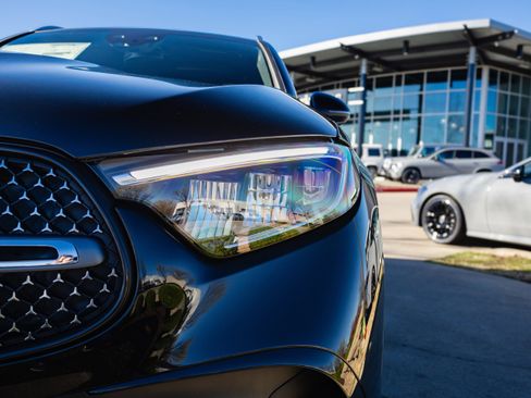 New 2026 Mercedes-Benz GLC 300 4MATIC image 3