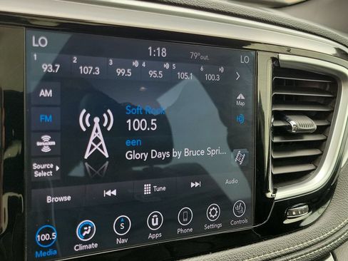 Used 2020 Chrysler Pacifica Limited w/ Advanced Safetytec Group FWD image 30