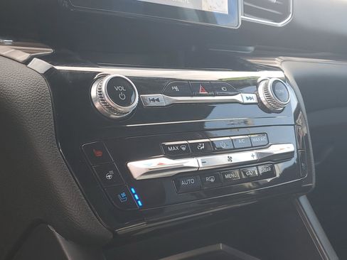 Used 2023 Ford Explorer Limited image 12