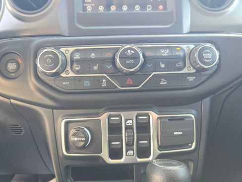 Used 2023 Jeep Wrangler Unlimited w/ Cold Weather Group AWD/4WD image 28