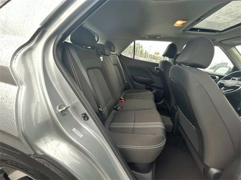 Used 2023 Hyundai Venue SEL image 16