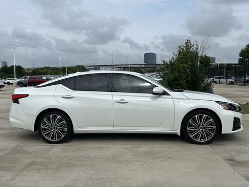 Used 2024 Nissan Altima 2.5 SL FWD image 3
