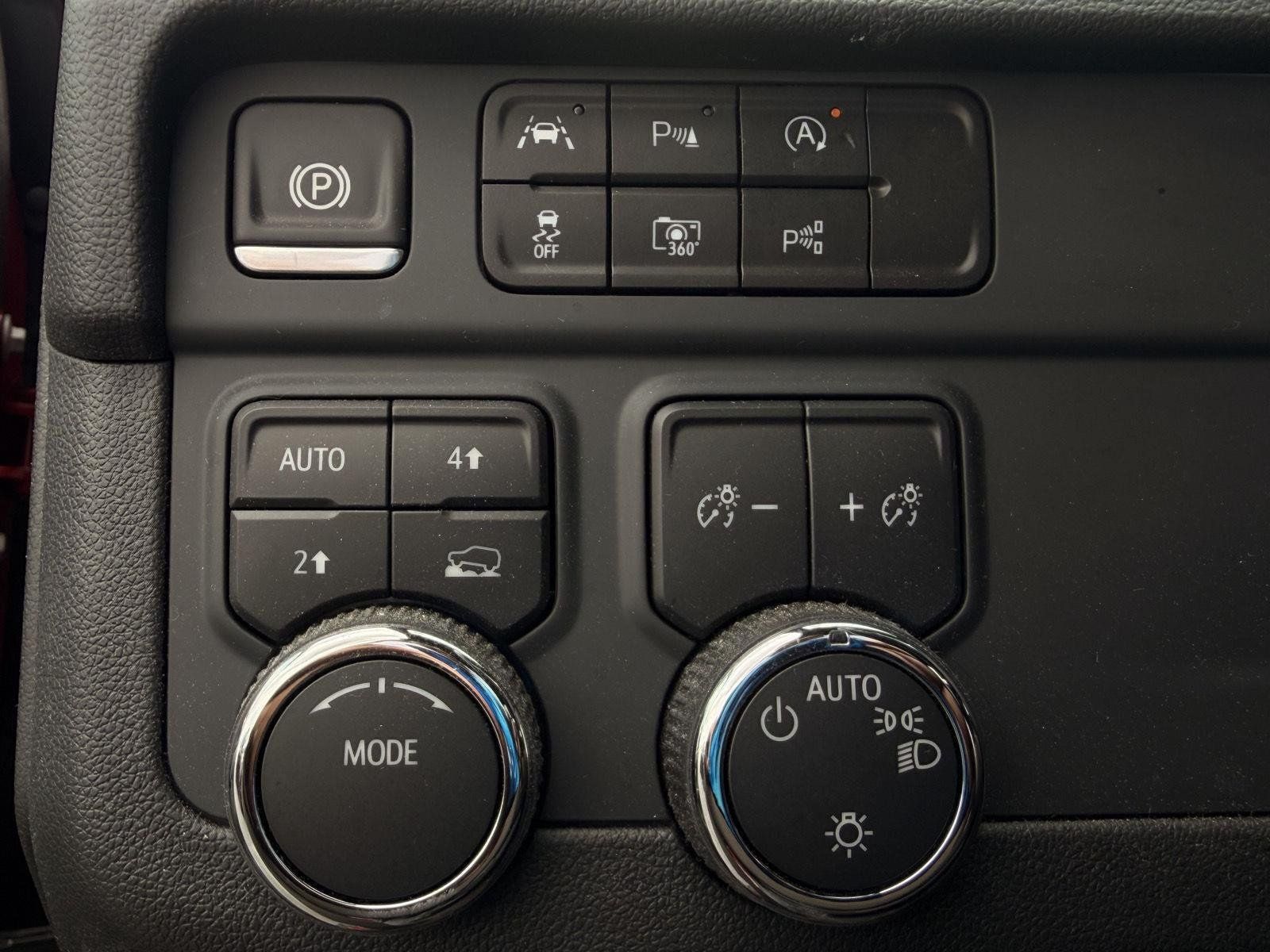 Used 2025 Chevrolet Tahoe LS AWD/4WD image 7