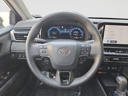 Used 2025 Toyota Camry XLE FWD image 44