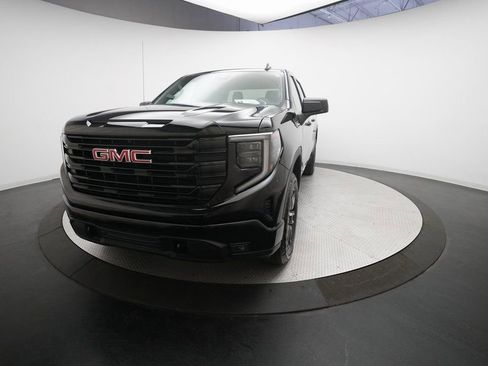 Used 2025 GMC Sierra 1500 Elevation image 32