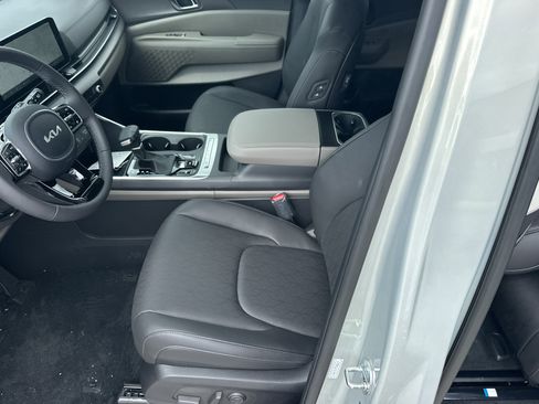 New 2026 Kia Carnival EX FWD image 14