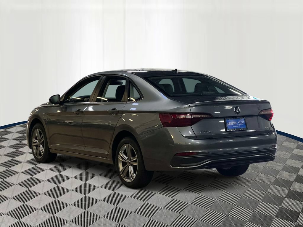Used 2024 Volkswagen Jetta SE FWD image 3