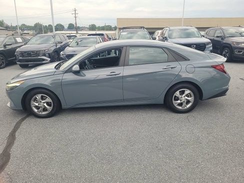 Used 2021 Hyundai Elantra SE FWD image 16
