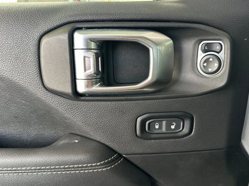 Used 2023 Jeep Wrangler Sahara image 11