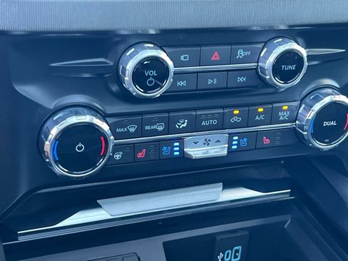 Used 2025 Ford F450 Platinum w/ FX4 Off-Road Package image 20