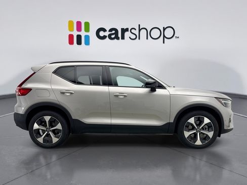 Used 2025 Volvo XC40 B5 Plus AWD/4WD image 6