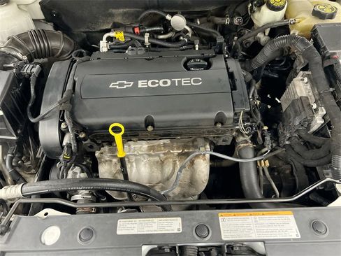 Used 2013 Chevrolet Cruze LS image 22