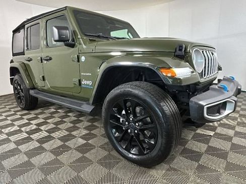 Used 2024 Jeep Wrangler Unlimited Sahara w/ Technology Group AWD/4WD image 2