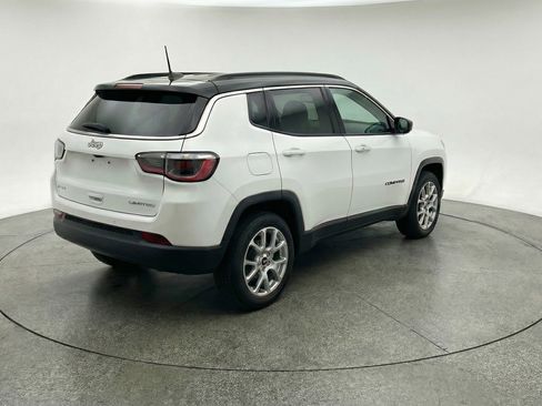 Used 2025 Jeep Compass Limited image 9