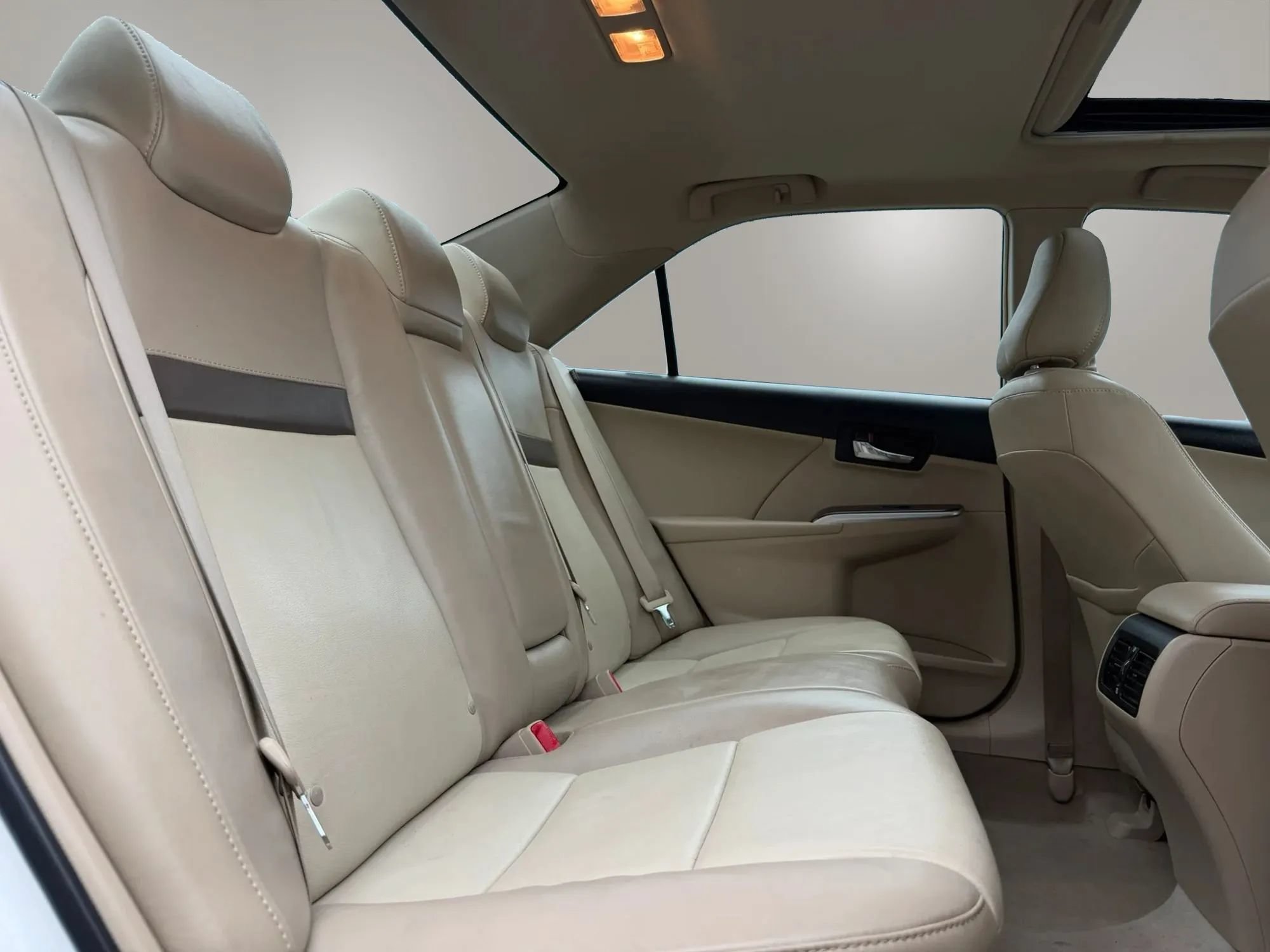 Used 2012 Toyota Camry XLE w/ Leather Pkg FWD image 12