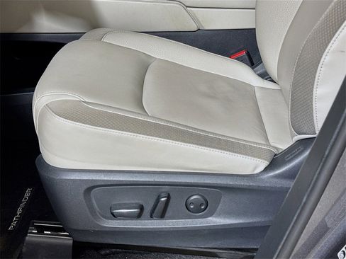 Used 2023 Nissan Pathfinder SL image 17