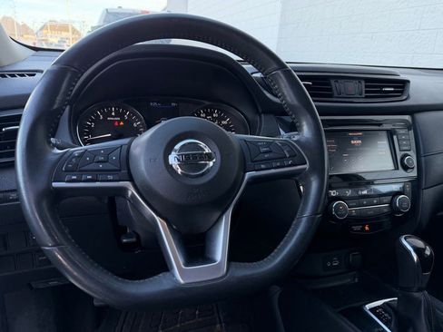 Used 2018 Nissan Rogue SV image 10